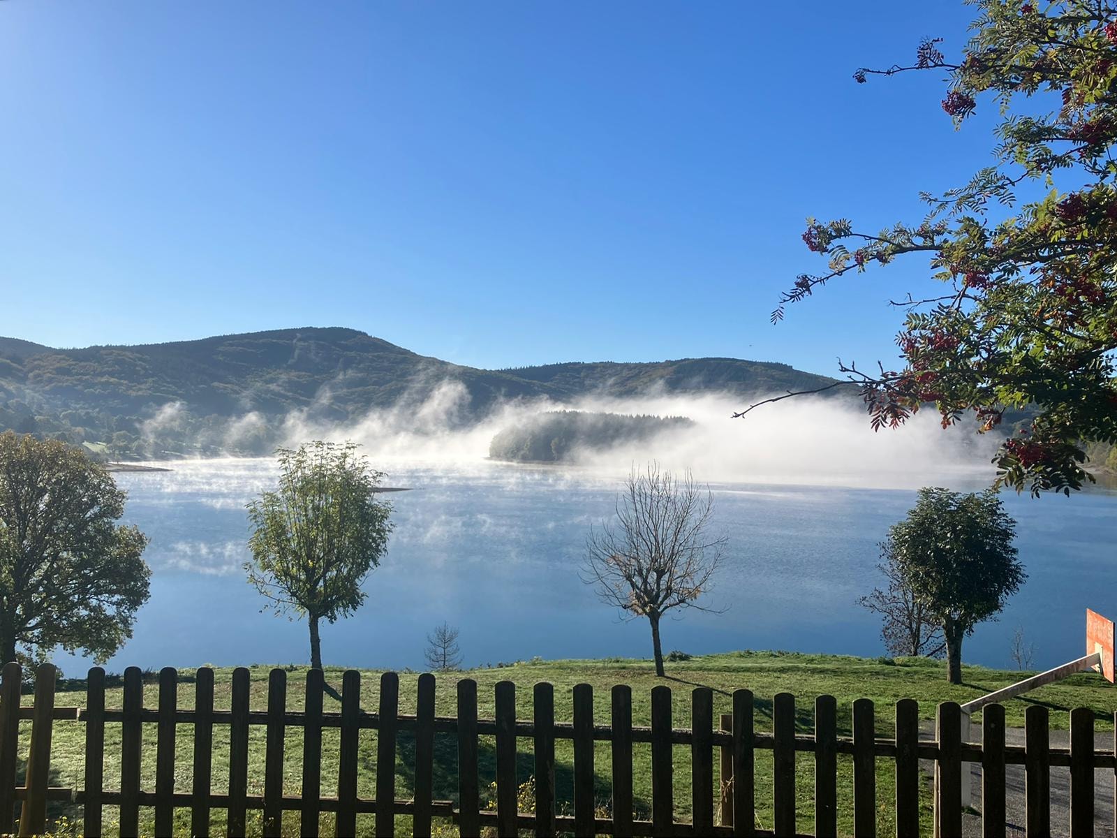 Les Rives du Lac de Laouzas — Photo 9