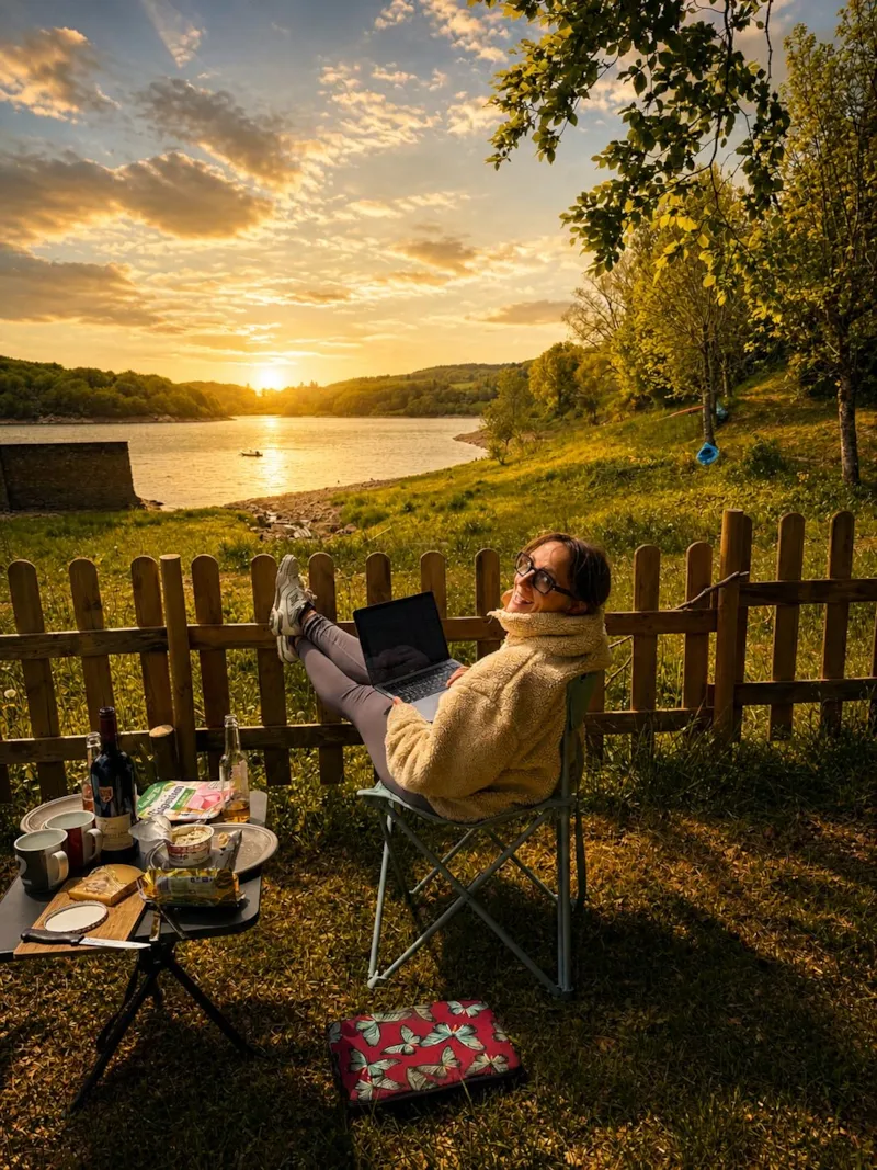 Forfait Emplacement 2 Pers Avec Électricité- Vue Lac ( Maxi 6 Personnes Avec Supplements)