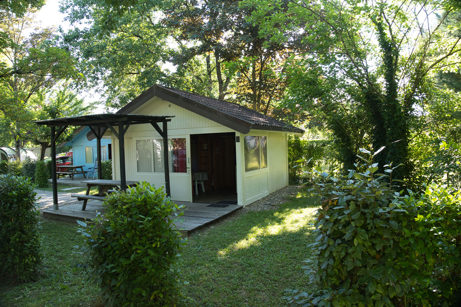 Location - Bungalow En Bois 20 M² - Camping Les Pommiers Aigueleze