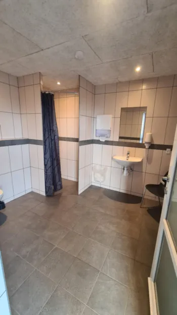Emplacement - Comfort Pitch With Private Bathroom - Houstrup Camping