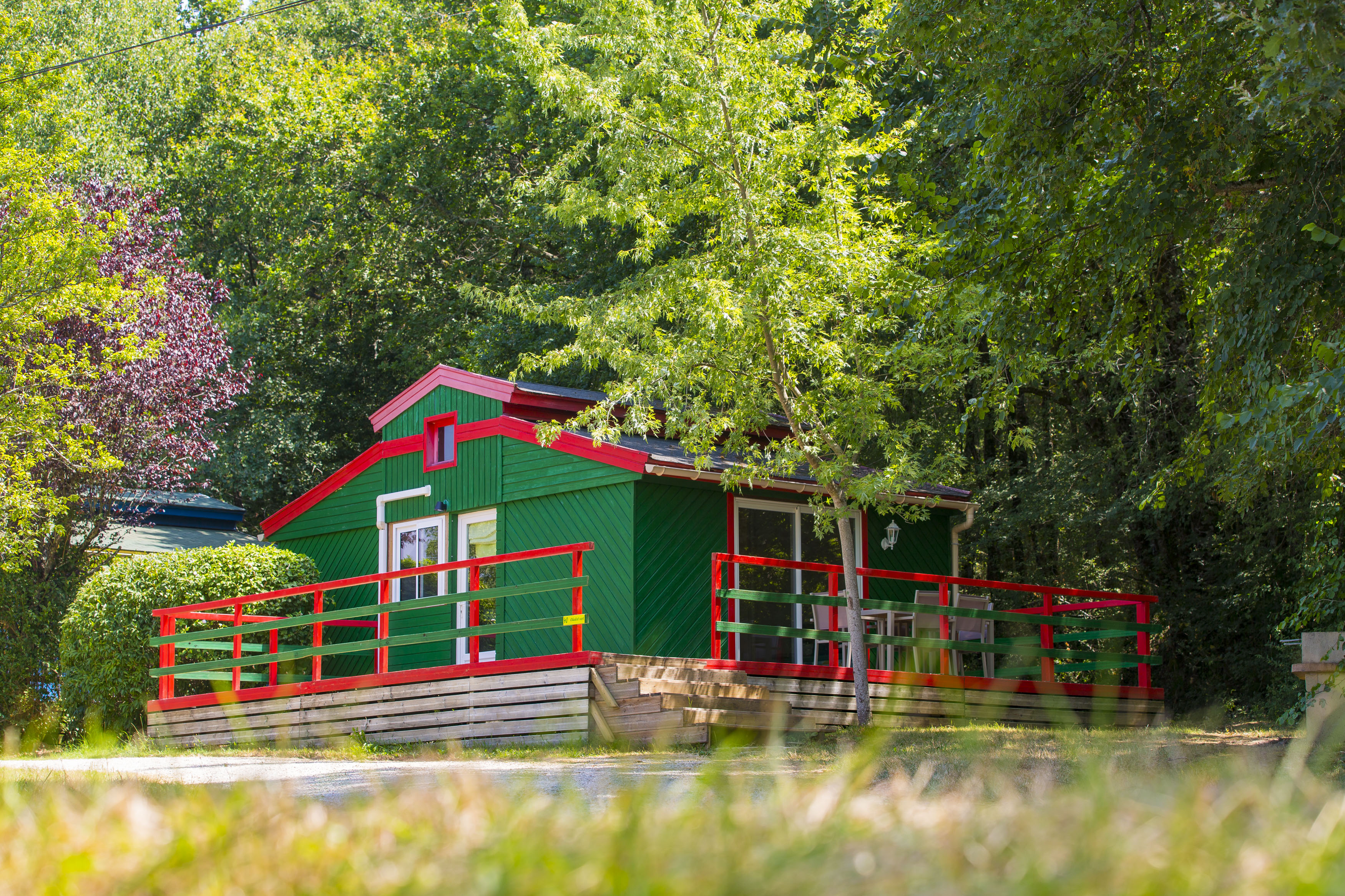 Location - Chalet Vert Et Rouge 35M²  - 1 Chambre + Mezzanine - Camping Saint Pierre de Rousieux