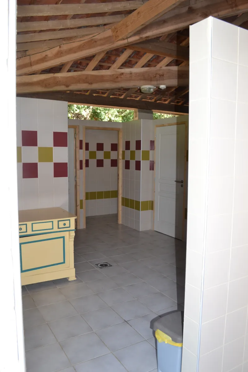 Emplacement  Clairière. Zone Plus Isolée. Pas Accessible Aux Camping-Car Ni Aux Caravanes.