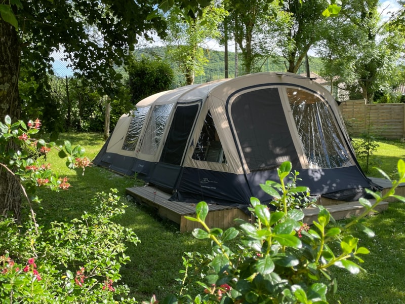 Gemeubileerde tent 23m² - 3 slaapkamers - zonder privé sanitair