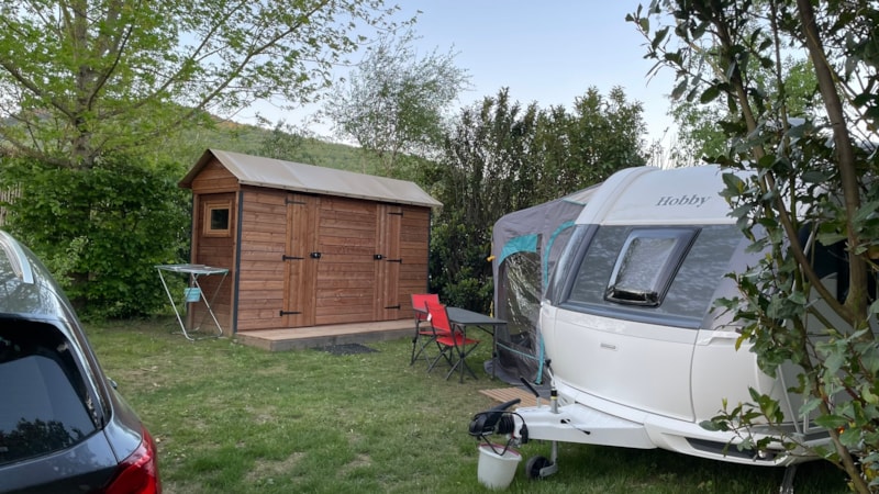 Premiumformule: standplaats 10A uitgerust met een Freecamp (hut met sanitair + keuken)