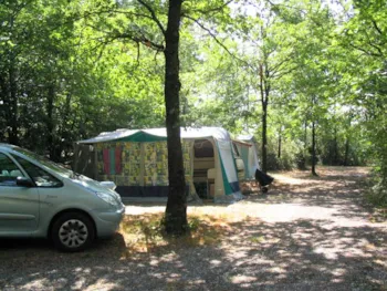 Kampeerplaats(en) - Forfait Privilege 110 - 120M² + Elektriciteit 10 Amp + Voertuig + Tent / Caravan - Camping les Monts d'Albi
