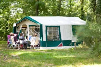 Kampeerplaats(en) - Forfait Confort Elektriciteit 10 Amp : Kampeerplaats 2P + Voertuig + Tent / Caravan - Camping les Monts d'Albi