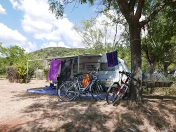 Stellplatz - Camping-Pauschale (Stellplatz, 2 Personen, 1 Fahrzeug) - Camping Onlycamp Les Vailhès
