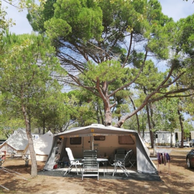 Pitch Confort (70-75m²): car + tent/caravan or camping-car + electricity + wifi — 2