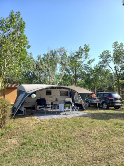 Pitch Master XL (120m²): car + tent/caravan or camping-car + electricity 10A + water + wifi — 3