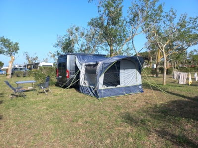 Pitch Master XL (120m²): car + tent/caravan or camping-car + electricity 10A + water + wifi — 5