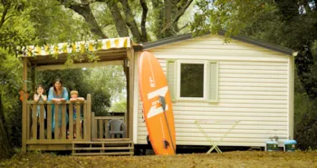 Mietunterkunft - Mobilheim 2 Zimmer Irm Super Venus  - Halbüberdachte Terrasse - Camping  & Aire Naturelle Le Mas de Rome