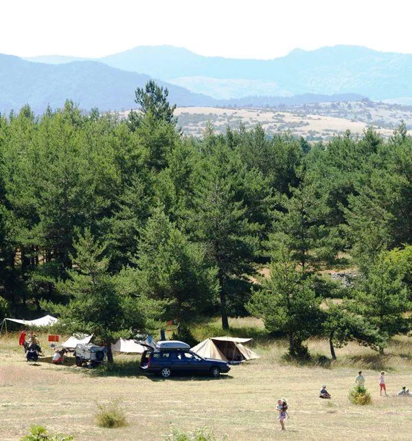 Emplacement : Voiture + Tente/Caravane Ou Camping-Car