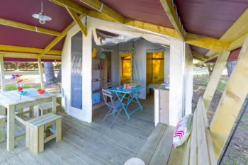 Huuraccommodatie(s) - Bungalowtent Freeflower Standard 30M² ( 2 Slaap)Kamer-5 Pers) + Overdekt Terras - Flower Camping Le Fou du Roi