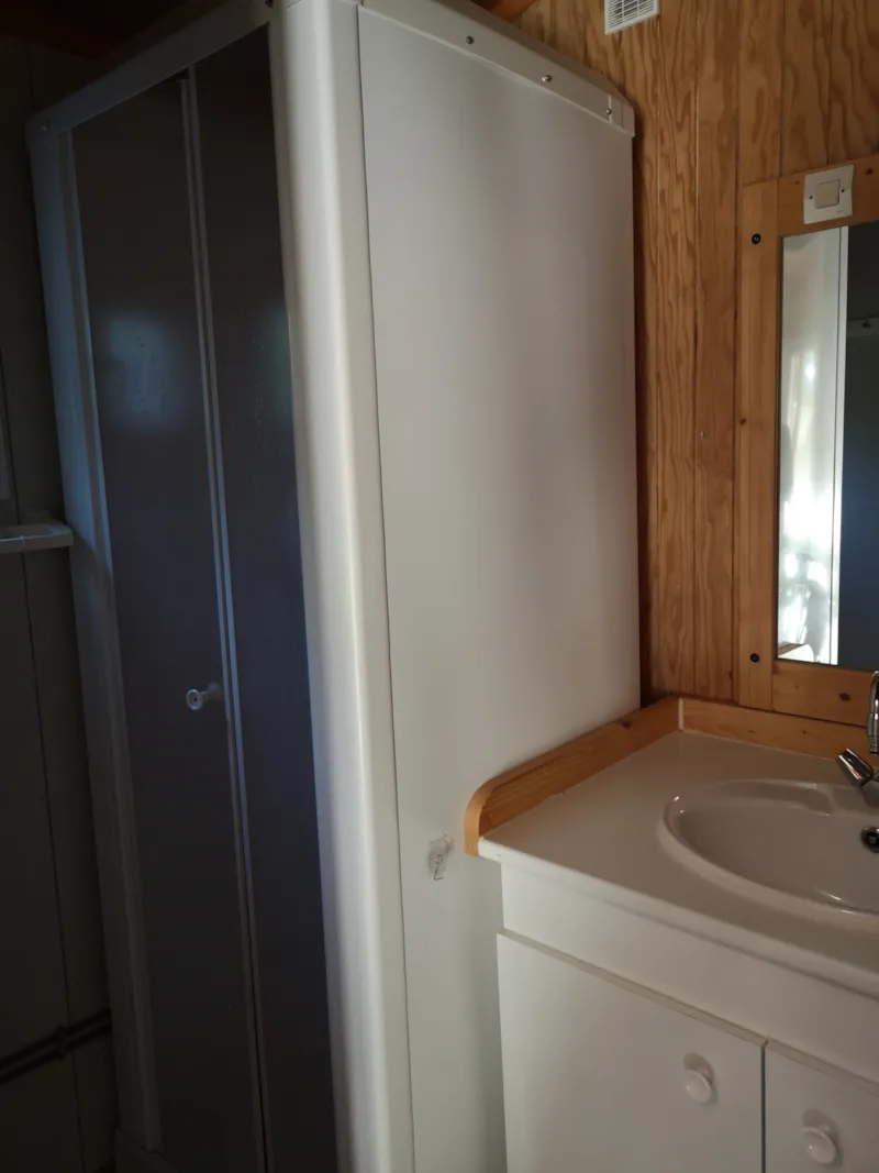 Chalet Premium 35 M² (2 Chambres) + Tv + Climatisation + Grande Terrasse Semi Couverte