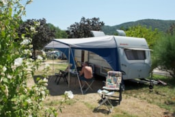 Kampeerplaats(en) - Forfait Base  (Kampeerplaats - 100 À 110M² - 6A Elektriciteit) - Camping La Garenne