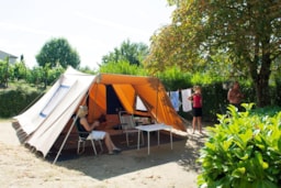 Kampeerplaats(en) - Forfait Base Extra (Kampeerplaats - 100 À 110M² - 10A Elektriciteit) - Camping La Garenne