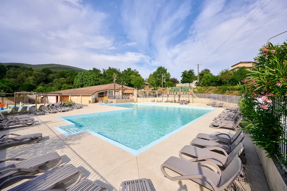 Camping La Garenne à Saint-Laurent-du-Pape / ARDECHE