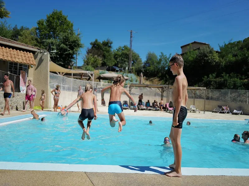 Camping La Garenne à Saint-Laurent-du-Pape / ARDECHE