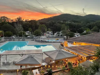 Camping La Garenne à Saint-Laurent-du-Pape / ARDECHE - Ucamping