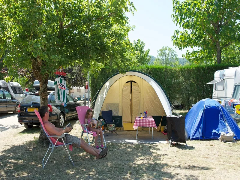 Camping La Garenne à Saint-Laurent-du-Pape / ARDECHE