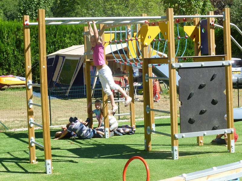 Camping La Garenne à Saint-Laurent-du-Pape / ARDECHE