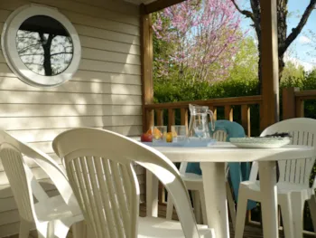 Mietunterkunft - Mobilheim 20M² - 2 Schlafzimmer + Halbbedeckte Terrasse 7,50M² - Camping LE CLOS DE LA LERE