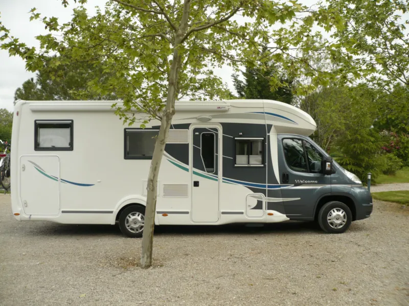 Aire Camping-Car  - 40M² - Avec Électricité 10A