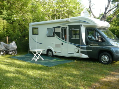 Package (1 tent, caravan or motorhome / electricity 10A)- 100m²