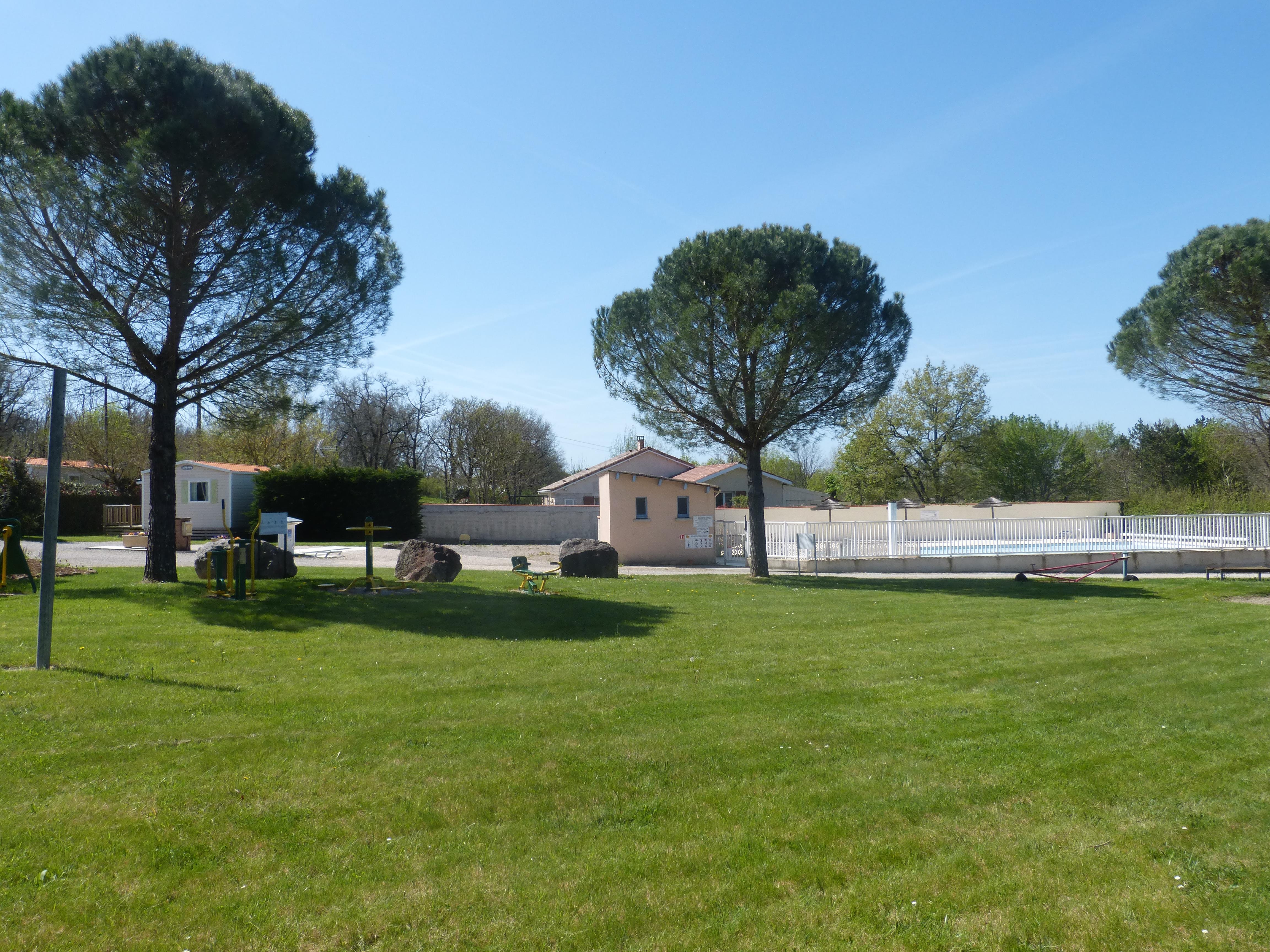 Camping LE CLOS DE LA LERE Camping LE CLOS DE LA LERE