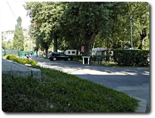 Emplacement Tente Ou Caravane + Voiture + Électricité 6A