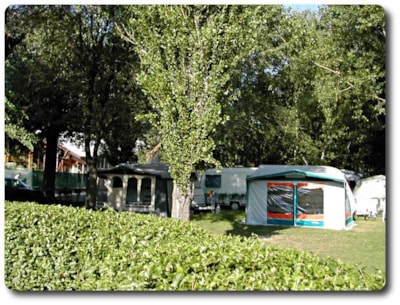 Package: Pitch tent or caravan + car + electricity 6A — 2