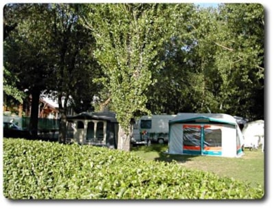 Pitch + camping-car + electricity 6A — 3