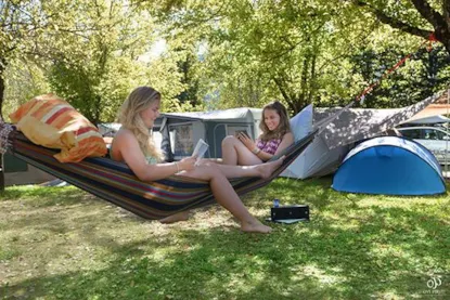 Piazzola Arancione :70/80Mq + Tenda/Roulotte O Camper + Elettricità 6 Ampere