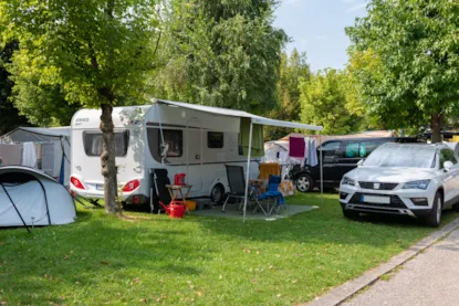 Piazzola Rossa: 100/120Mq + Tenda/Roulotte O Camper + Elettricità 6 Ampere