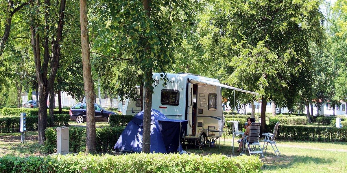 Emplacement - Emplacement Confort 120M² - Balatontourist Camping Füred