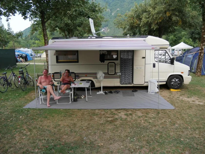 Emplacement Arsiè: 2 Personnes, Véhicule + Électricité
