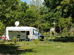 Kampeerplaats(en) - Basisprijs  Acsi Caravan Of Camper - Camping MOULIN DE BIDOUNET