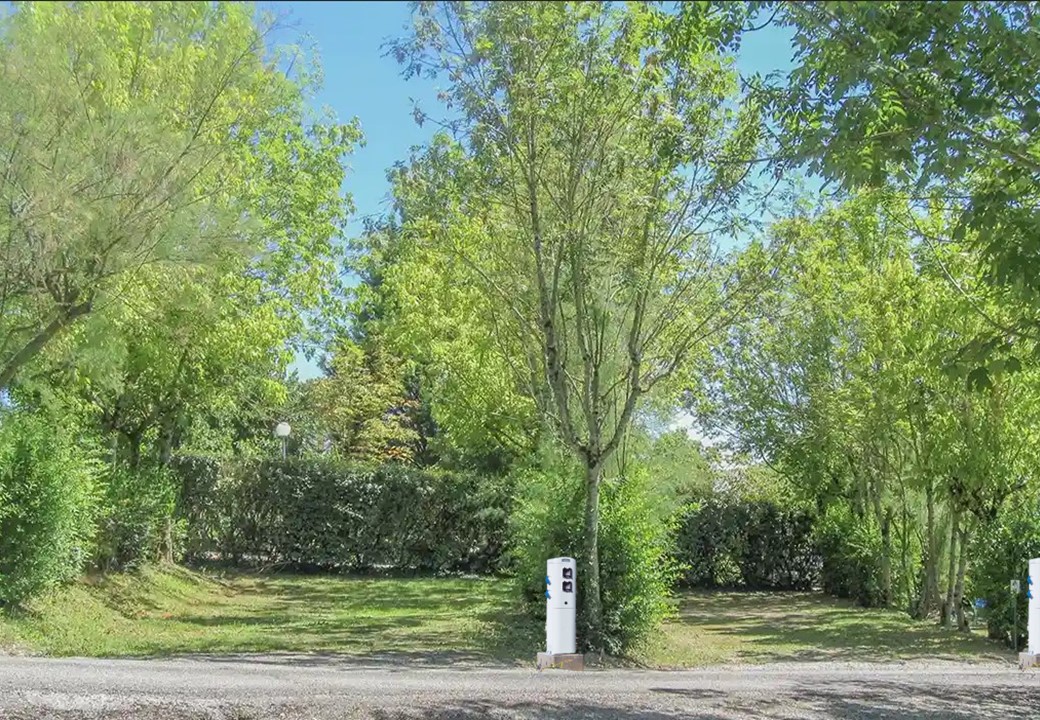 Emplacement + électricité 10A