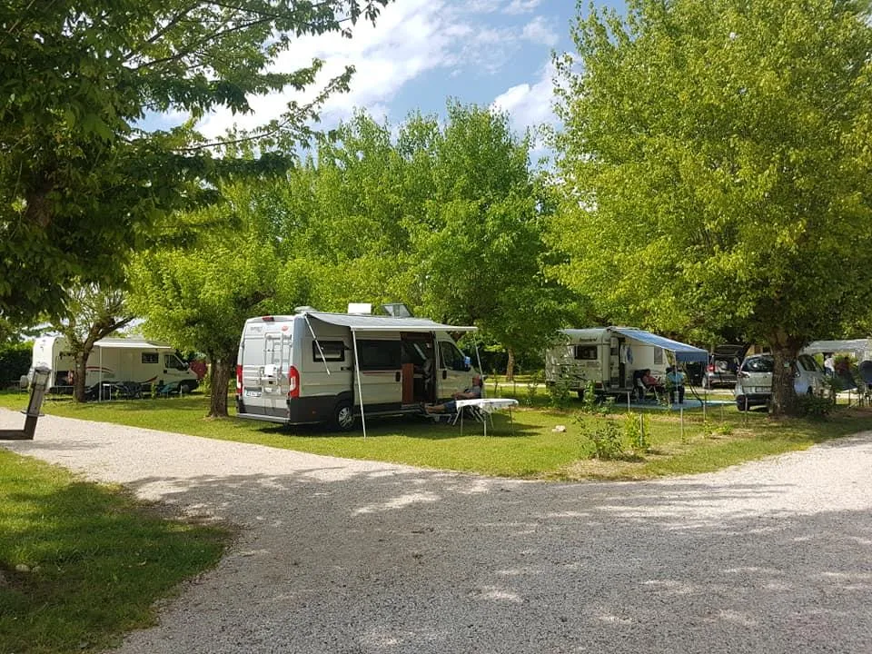 Pitch CONFORT - Tent/van/caravan/camper with electricity