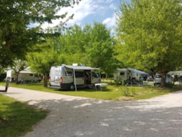 Kampeerplaats(en) - Pitch Confort - Tent/Van/Caravan/Camper With Electricity - Camping LE CLOS LALANDE