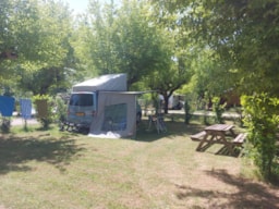 Emplacement - Emplacement Solo Avec Électricité - Camping LE CLOS LALANDE