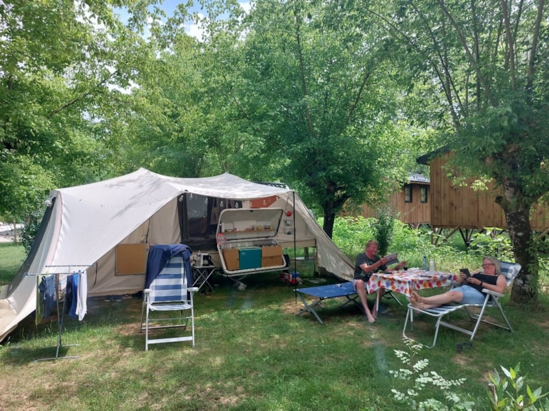 Emplacement de camping avec électricité
