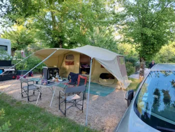 Stellplatz - Halbwegs Stabiler Zeltplatz Mit Strom - Camping LE CLOS LALANDE