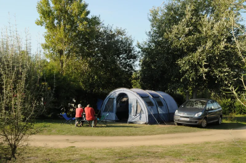 Forfait Confort (1 Tente, Caravane Ou Camping-Car / 1 Voiture / Électricité 10A)