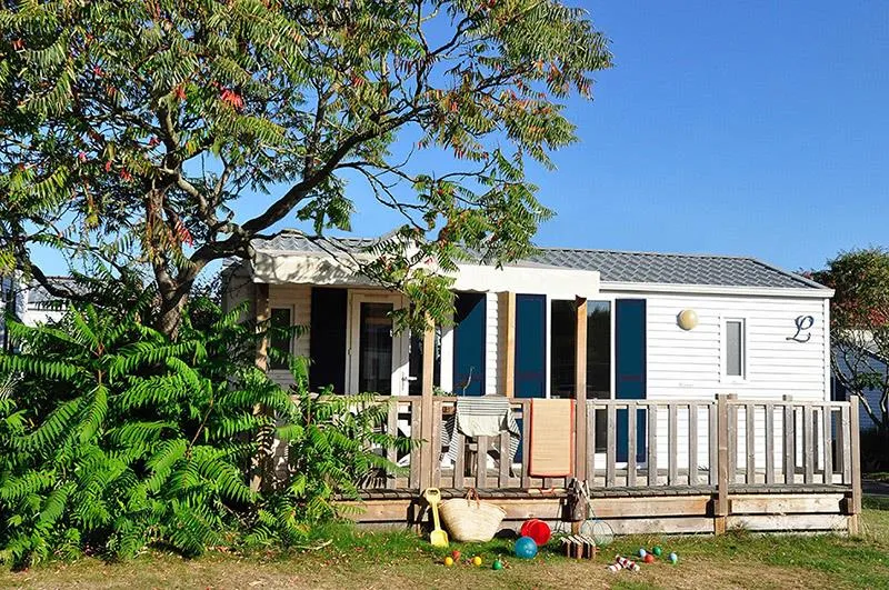 Mietunterkunft - Mobilheim Flores 31M² - 2 Zimmer + Überdachte Terrasse - Camping La Touesse