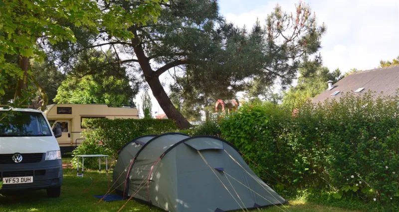 Forfait Emplacement : Voiture + Tente / Caravane Ou Camping-Car