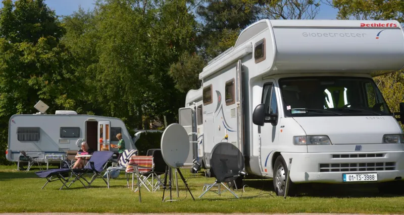 Forfait Emplacement : Voiture + Tente / Caravane Ou Camping-Car