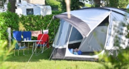 Emplacement - Forfait Emplacement : Voiture + Tente / Caravane Ou Camping-Car - Camping La Touesse