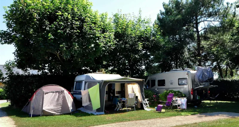 Forfait Emplacement : Voiture + Tente / Caravane Ou Camping-Car