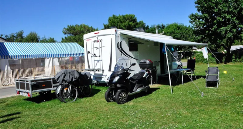 Forfait Emplacement : Voiture + Tente / Caravane Ou Camping-Car